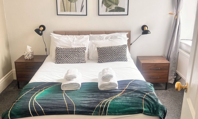 Southend-on-Sea Apartment | Ocean Breeze. Cosy beachside retreat.