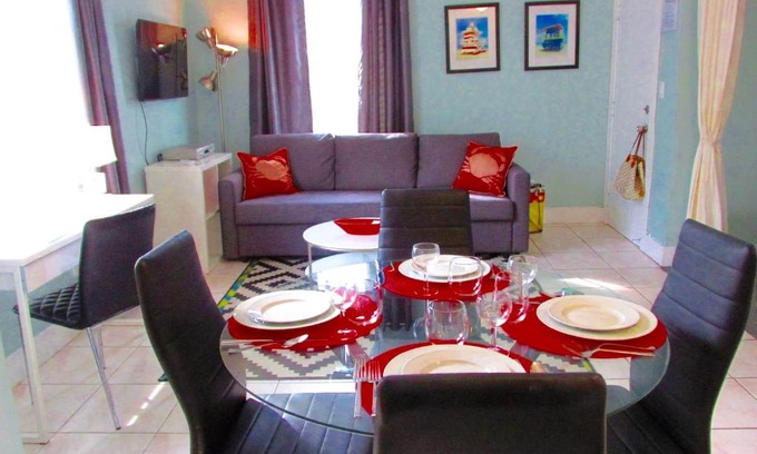Mid Beach Apartment | Ocean Breeze