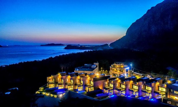 Andeok Villa | Ocean Brick Pool Villa