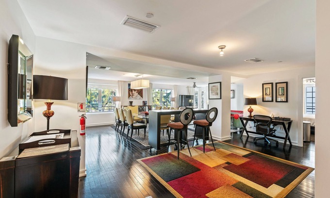 South Beach Condo | Ocean Drive, Spectacular Beach Views, Amazing furnishings, Walk to Everything!