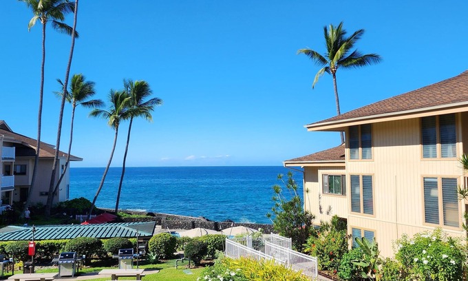 Kailua-Kona Condo | Ocean Front - Air conditioned Condo - Minutes From Downtown Kona, STVR-19-376325