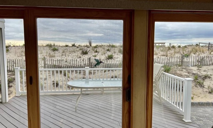 North Beach Haven Apartment | OCEAN FRONT DUPLEX SLEEPS 8