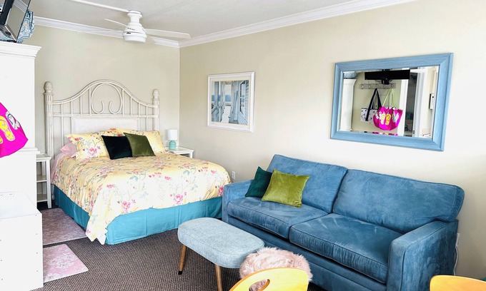 North End Condo | Ocean is calling all beach walkers