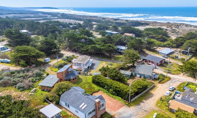 Salmon Creek House | Ocean Oasis~Coastal Escape in Bodega Bay!Easy Walk to Beach!WiFi/Sauna!5Star!