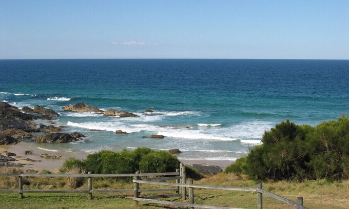 Scotts Head Villa | Ocean's Delight - Overlooking the ocean