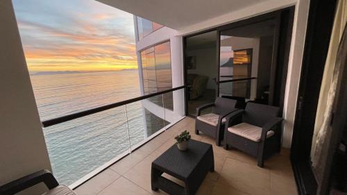 Strand Apartment | Ocean View 1004 Luxury Backup Power