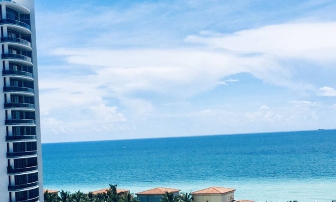 Miami Beach Condo | Ocean View 1Br 1.5Ba Stylish Beach Condo + Parking