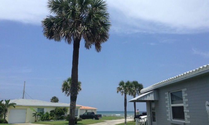O'byrne House | Ocean view cottage Ormond by the Sea