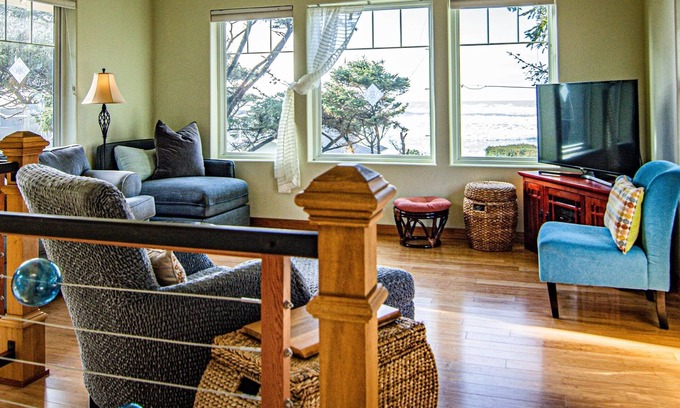 Yachats House | Ocean View-Dog Friendly-7 mi. of Sand-Open Concept