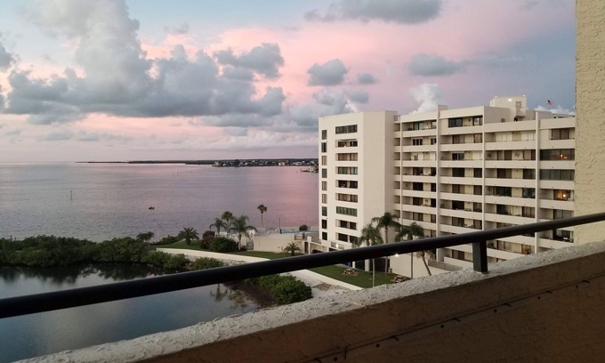 Hudson Condo | Ocean View from Every Room of this 7th Floor Condo