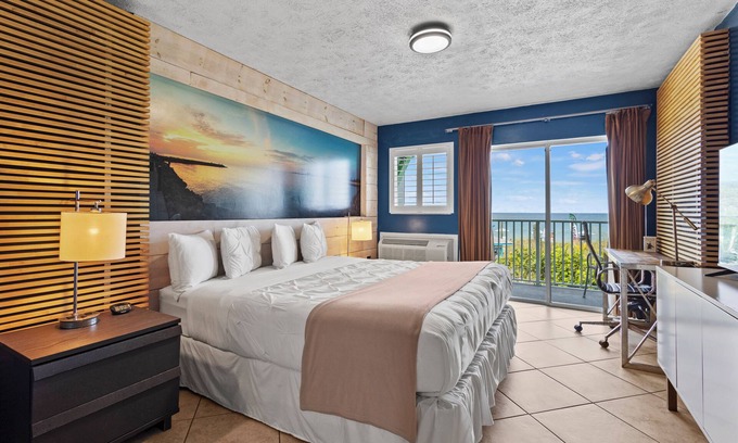 Fort Pierce Hotel | Ocean View Hotel Room with Balcony- King Bed #17