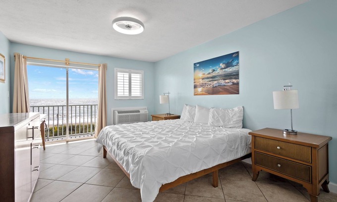 Fort Pierce Hotel | Ocean View Hotel Room with Balcony- King Bed #23
