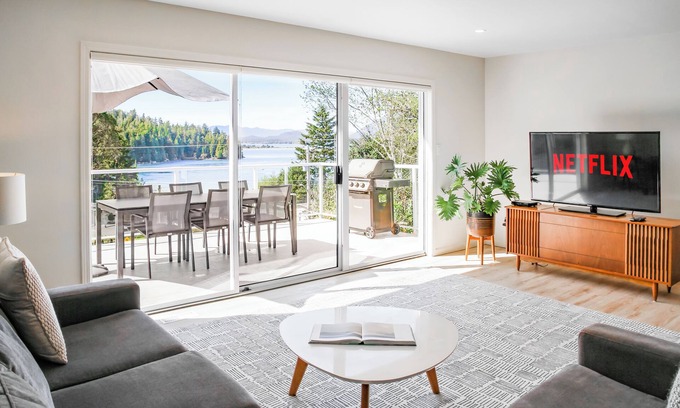 Tonquin Beach House | Ocean View! Located minutes away from Tonquin Beach & 5 minute walk to town.