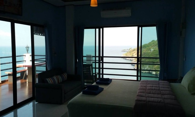 Tha Thaewawong Hotel | Ocean View Resort - Koh Sichang