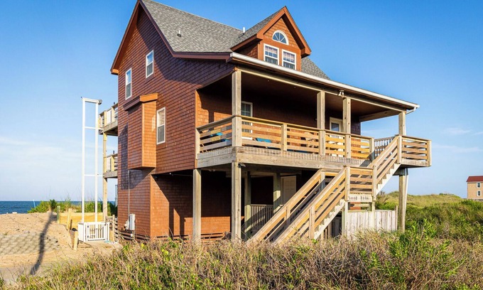 Rodanthe House | Ocean Views Hot Tub Pet-Friendly Steps to the Sand