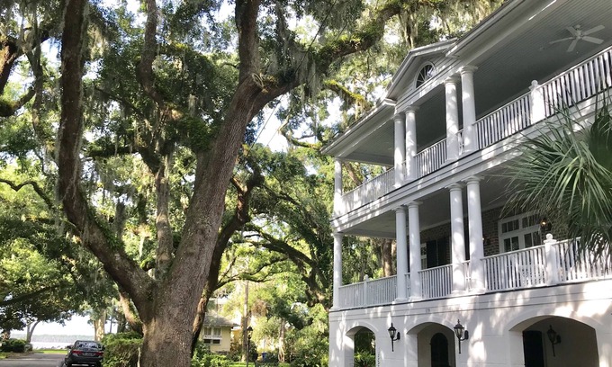 King City House | Ocean Views , Steps to Beach, Walk to Pier/Village