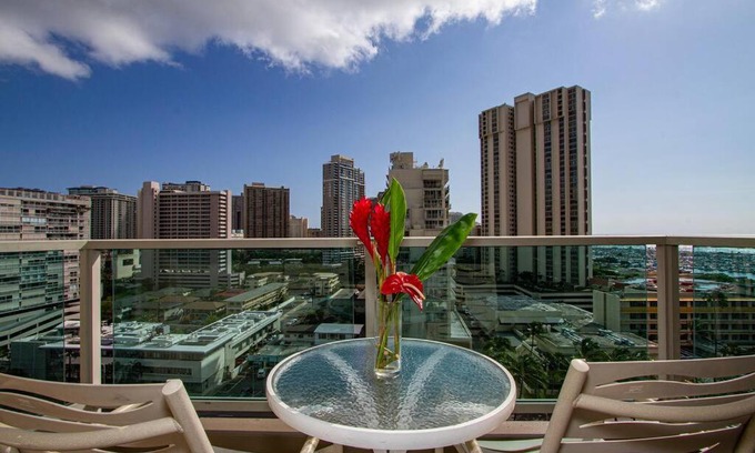 Ala Moana House | Ocean views Walk to beach Waikiki and mall 1223