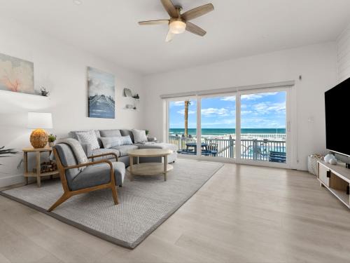 New Smyrna Beach Apartment | Ocean Vista Renovated Townhouse Steps to Beach & Pool