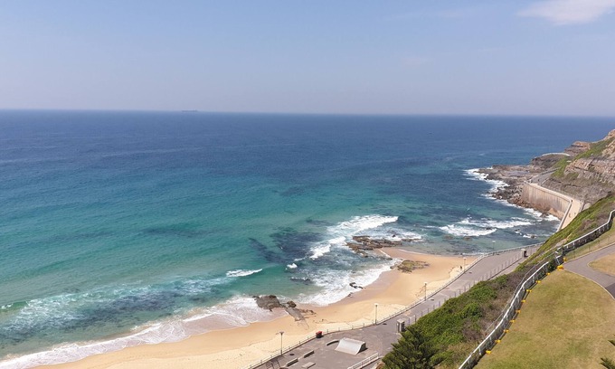 Newcastle Apartment | Oceanfront 2 Bedroom Apartment in Newcastle with Stunning Views, WiFi & Parking