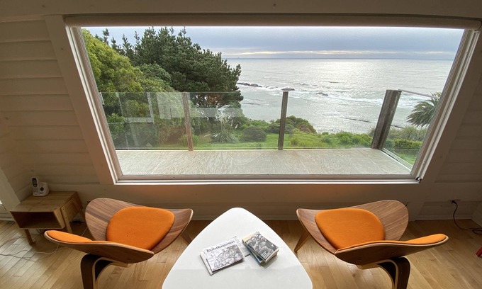 Bolinas House | Oceanfront 2bd modern log cabin in Bolinas