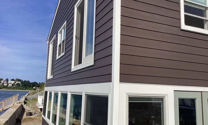 Quincy House | Oceanfront 3 bedroom beautiful house in Quincy