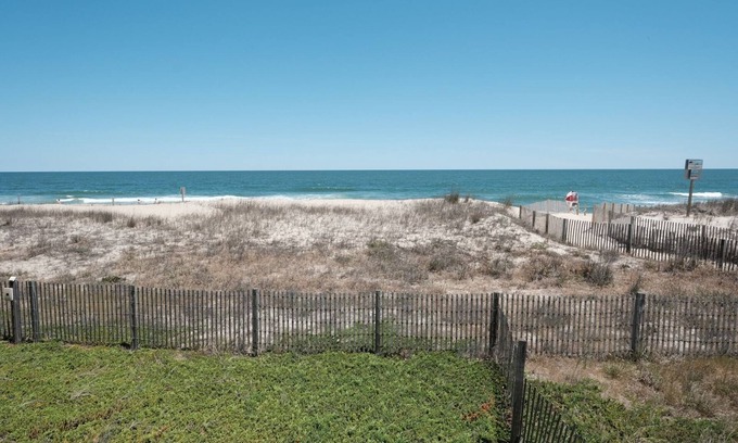 Midtown Ocean City Condo | Oceanfront 3 BR Condo - Wraparound Deck - Salty Sands I