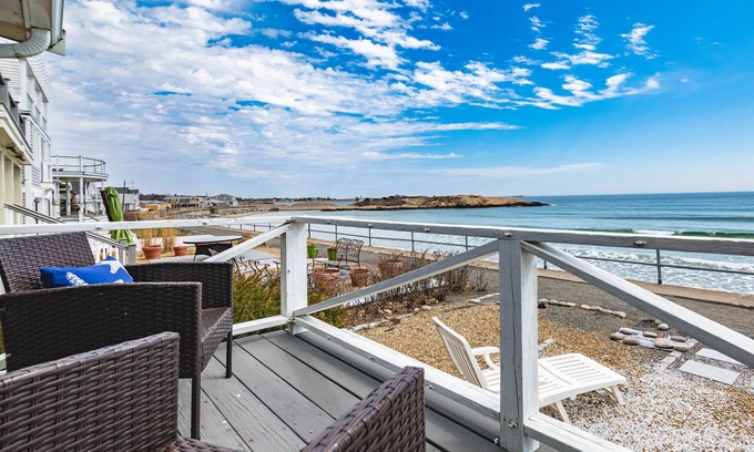Rockport House | Oceanfront 4 BR/2 Bath Long Beach Vacation Home - Grill, Outdoor shower, AC
