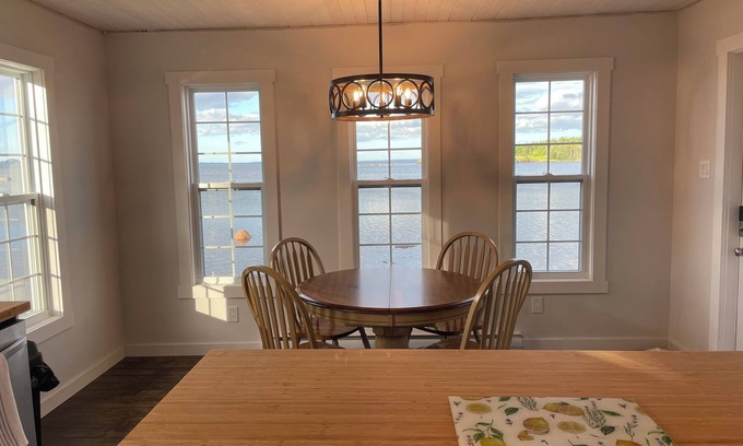 Embree House | Oceanfront clapboard cottage - a great central location!