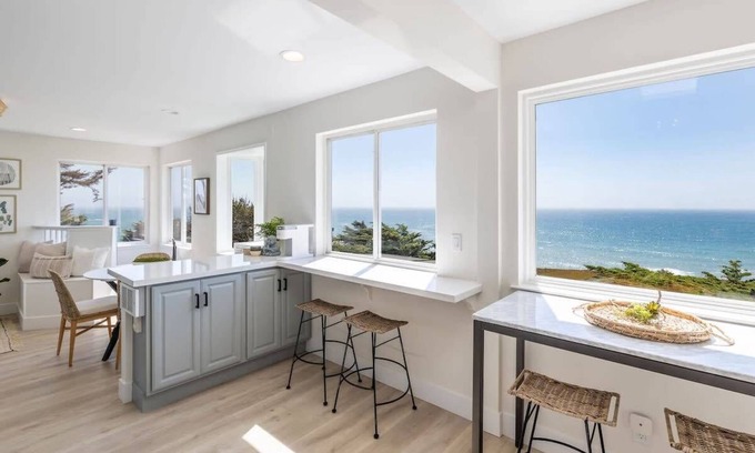 Moss Beach House | Oceanfront Coastal Home with Breathtaking Views – Hiking, Beaches & More