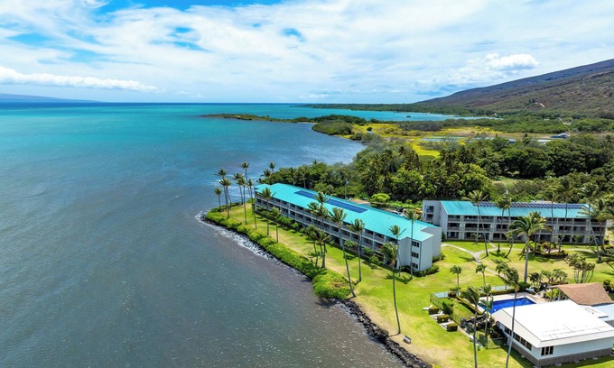 Ualapue Apartment | Oceanfront Condo w/Pool & Grills in Molokai!