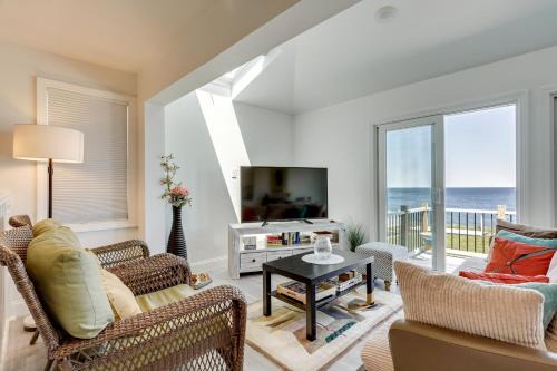 Plymouth House | Oceanfront Cottage on Cape Cod Bay with Game Room