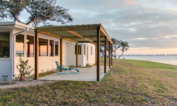 Indian Beach Sapphire Shores House | Oceanfront Home w/Sunset Views of Sarasota Bay - Snowbirds Welcome, Dogs OK
