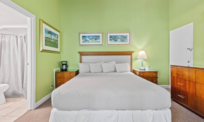 Fort Pierce Hotel | Oceanfront Inn, Standard Room, King Bed, Town View, #11