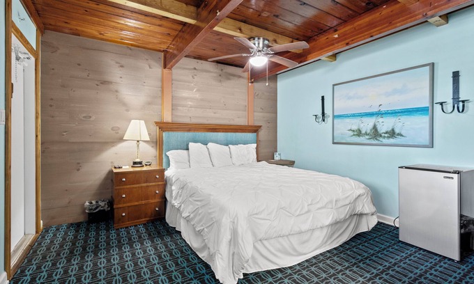 Fort Pierce Hotel | Oceanfront Inn, Town View, King Bed, #5