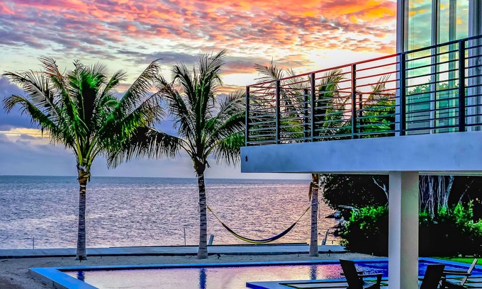 Marathon House | Oceanfront Luxury Mansion, Dock, Pool&Spa, Kayaks