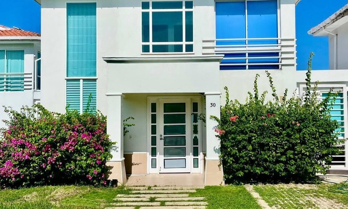 La Boquilla Villa | Oceanfront Mansion With Pool 3