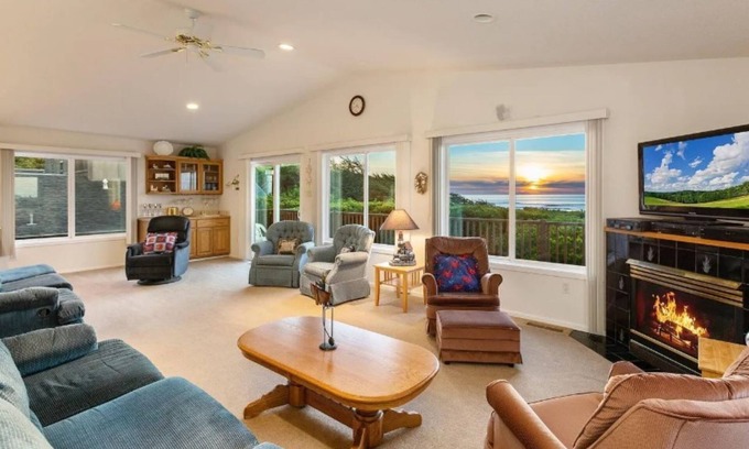 Rockaway Beach House | Oceanfront, Panoramic Views, Firepit, Dog Kennel, Outdoor Oasis