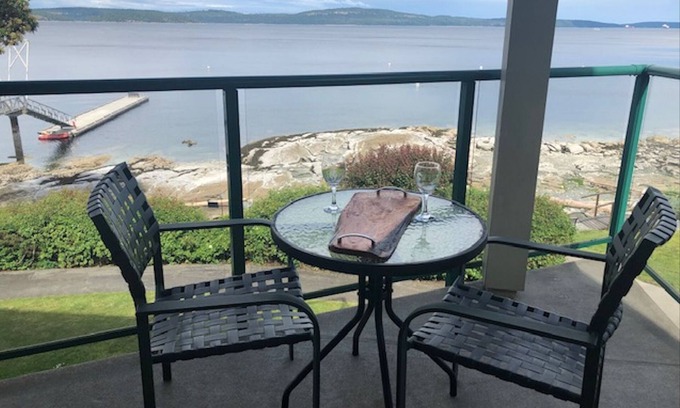 North Oyster Condo | Oceanfront Panoramic View Bachelor Condo At Inn of the Sea in Yellowpoint.