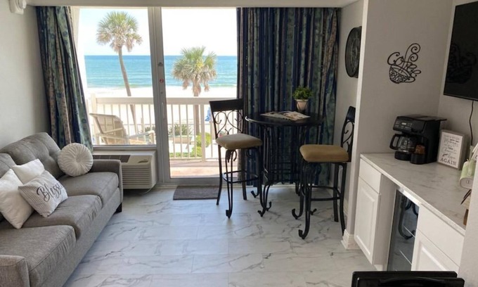 Ortona Park Resort | Oceanfront Resort 1king bedroom suite private oceanfront balcony, full kitchen