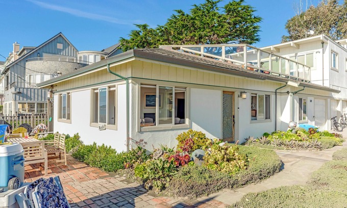 El Granada House | OcEaNfRoNt Retreat with Breathtaking Ocean Views