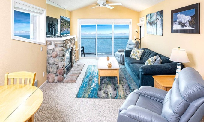 Depoe Bay Condo | Oceanfront, Whale Watching, Pool | Whalers Loft