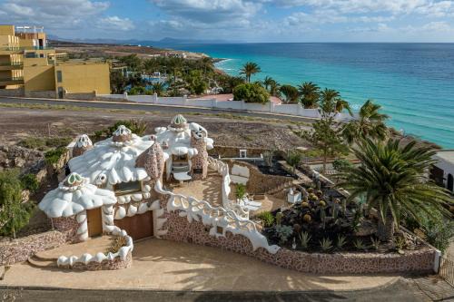 Esquinzo Villa | Oceania Sugarhouse