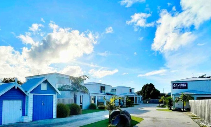 Devonport House | Oceans -self contained Townhouse Devonport Corporate discounts
