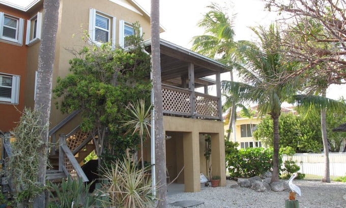 Key Largo Condo | Oceanside Cozy 2-bedroom condo/townhouse w/WIFI, AC in Key Largo