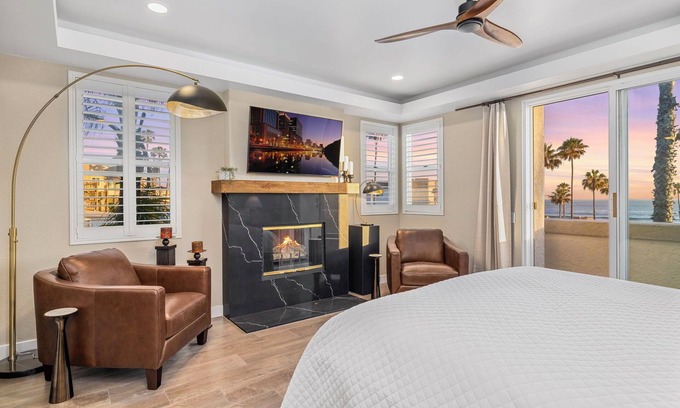 Townsite House | Oceanside Luxury Retreat – 3BR/3.5BA, Whitewater Views, Steps to Beach