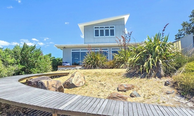 Pukehina House | Oceanside Oasis