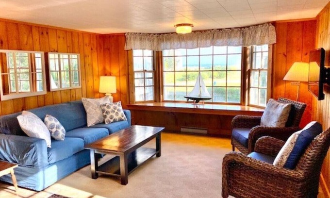 West Harwich Cottage | Oceanview 2 BR cottage across from Pleasant Beach!