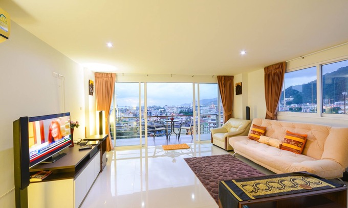 Patong Apartment | Oceanview Condminium D26, 100m2, 2 Balconies, Quiet