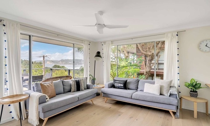 North Avoca House | "Oceanview Cottage" – Minutes to the Beach