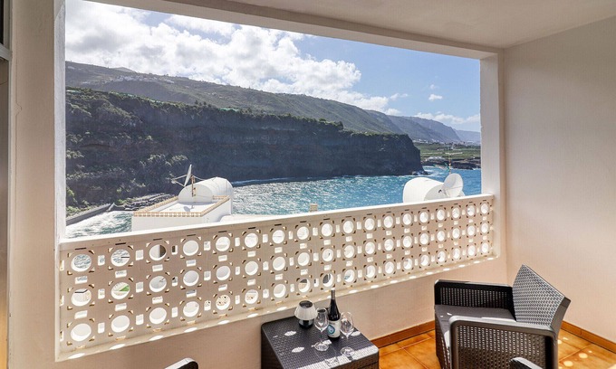 San Marcos Apartment | Oceanview Retreat/50m to Beach + Sunset Terrace + Ensuite